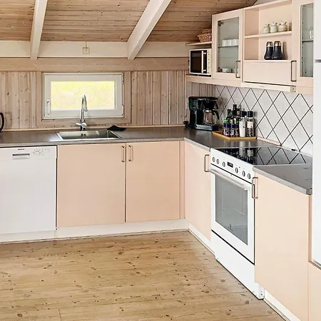 Two-bedroom In Hjorring 1 Lønstrup